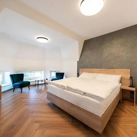 Szálloda Oldcock Castle Znojmo